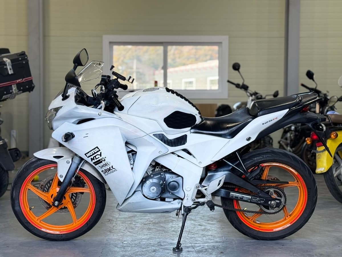 혼다 CBR 125 R 8