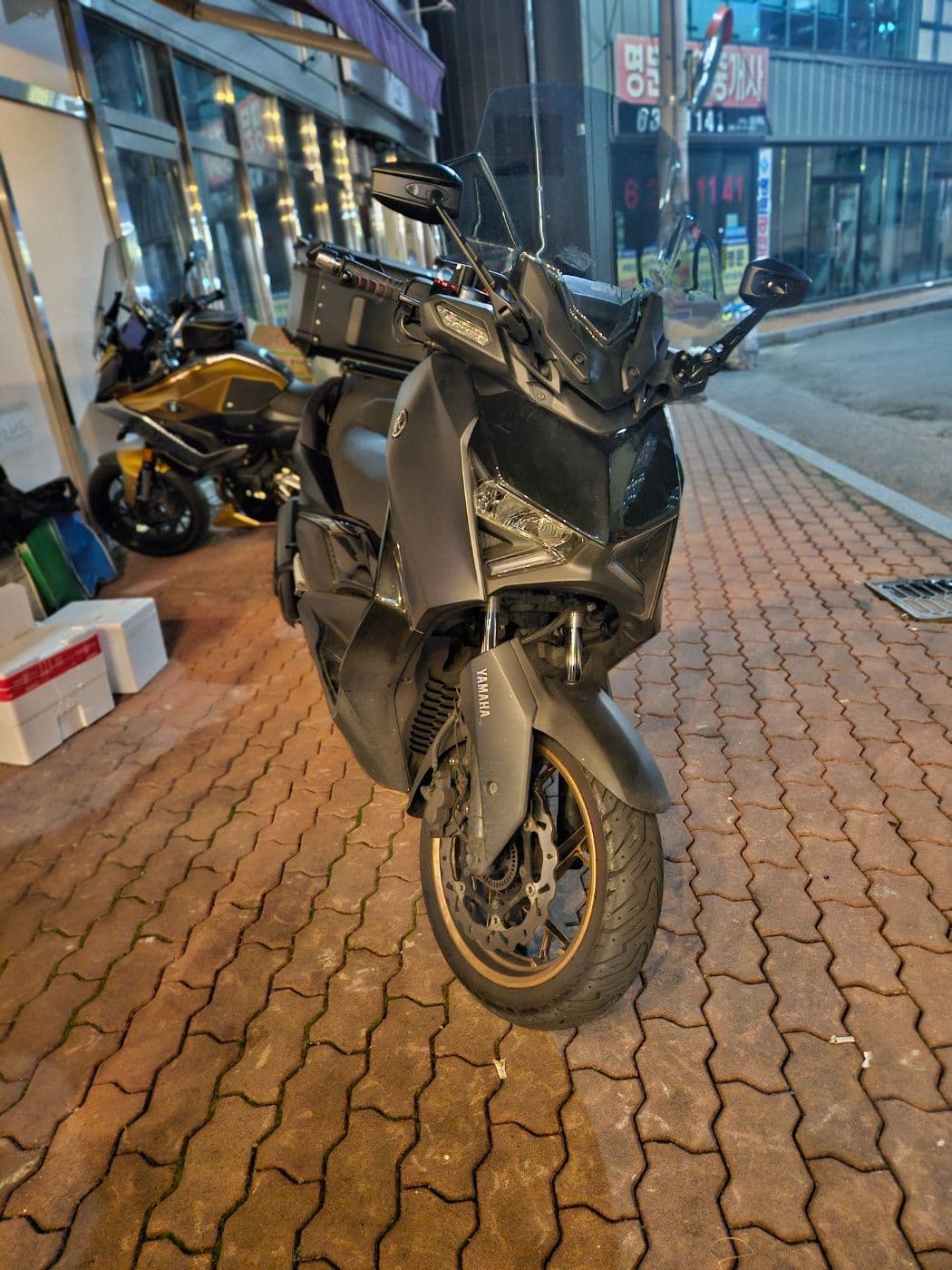 야마하 XMAX 300 ABS 2