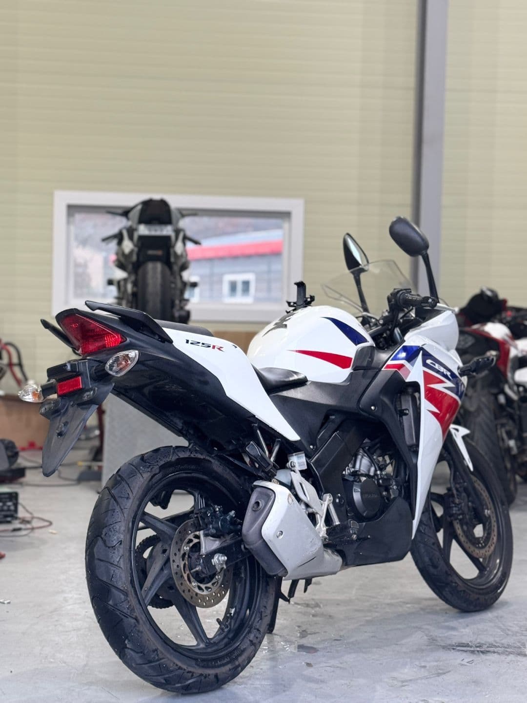 혼다 CBR 125 R 8