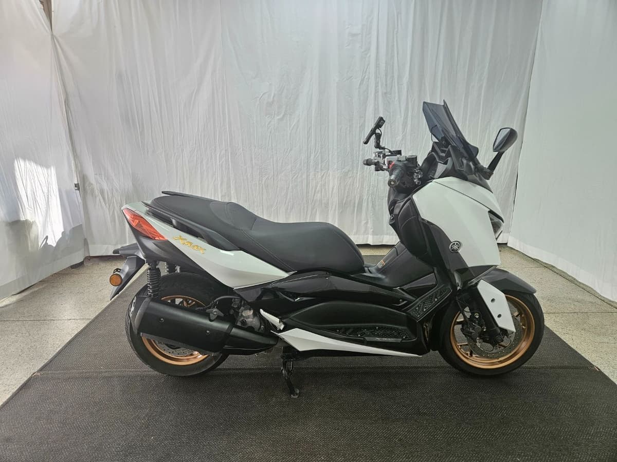 야마하 XMAX 300 ABS 1