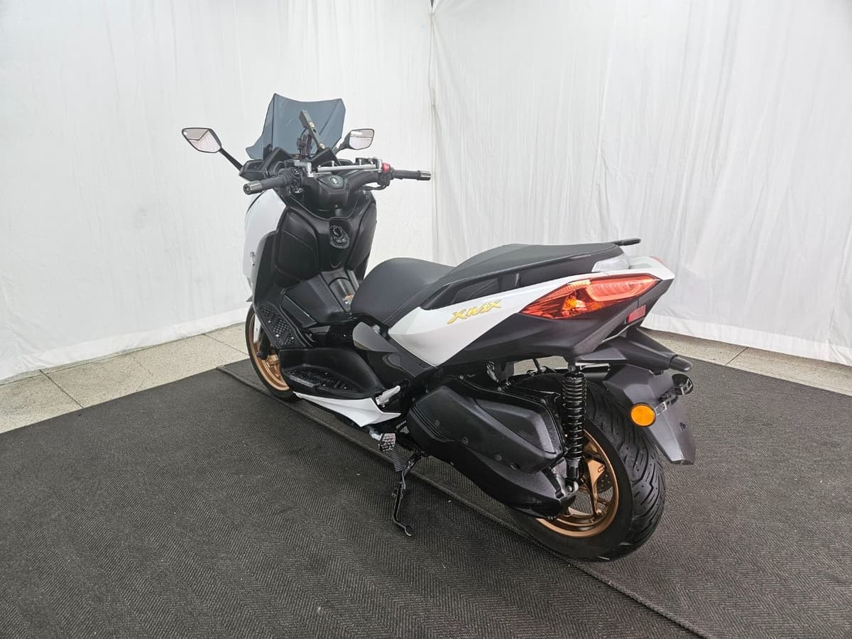 야마하 XMAX 300 ABS more