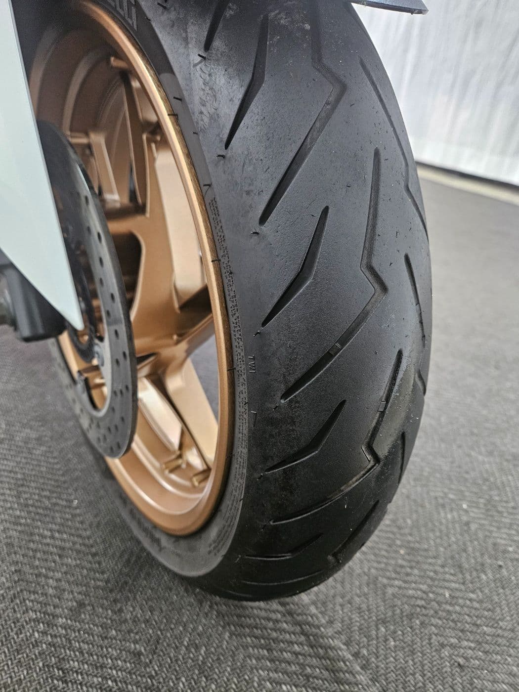 야마하 XMAX 300 ABS 9