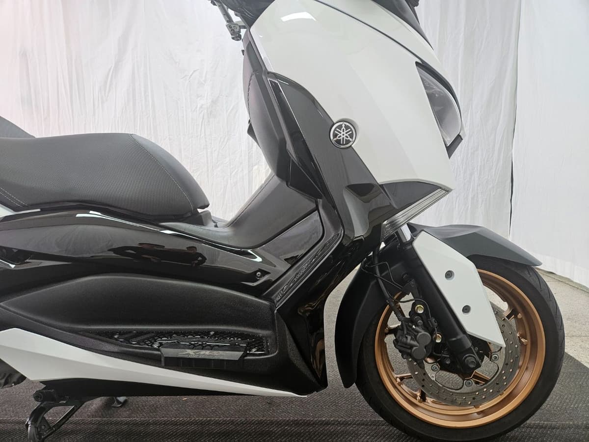 야마하 XMAX 300 ABS 10