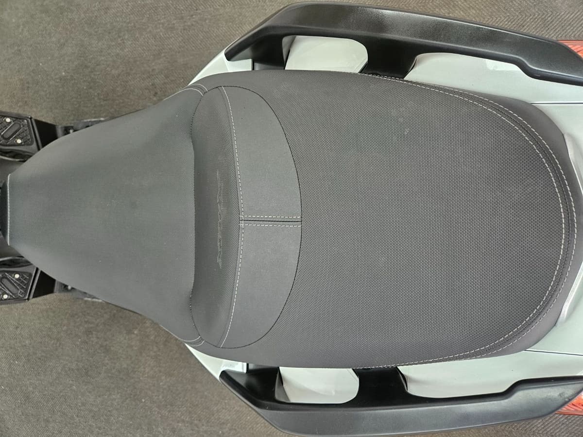 야마하 XMAX 300 ABS 14