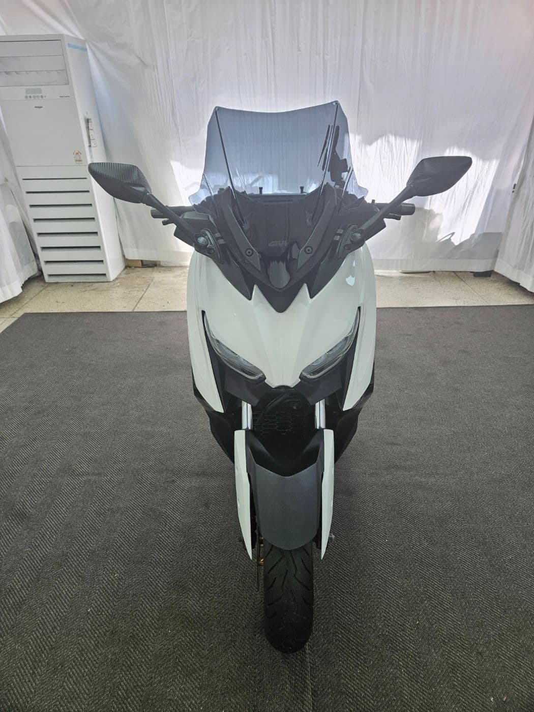 야마하 XMAX 300 ABS 2