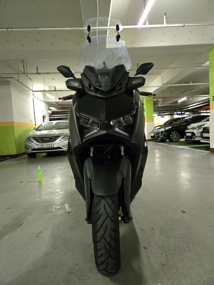 야마하 XMAX 300 ABS 1