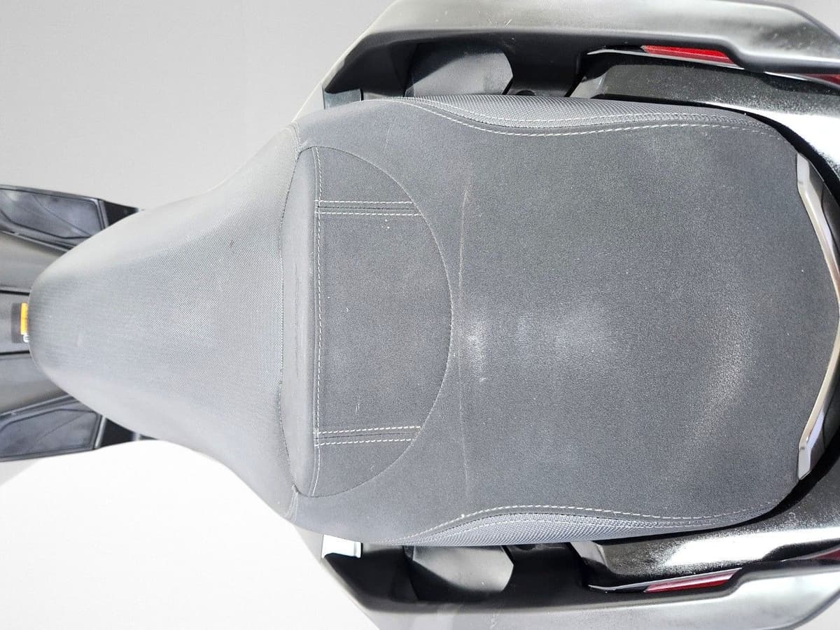 야마하 XMAX 300 ABS 13