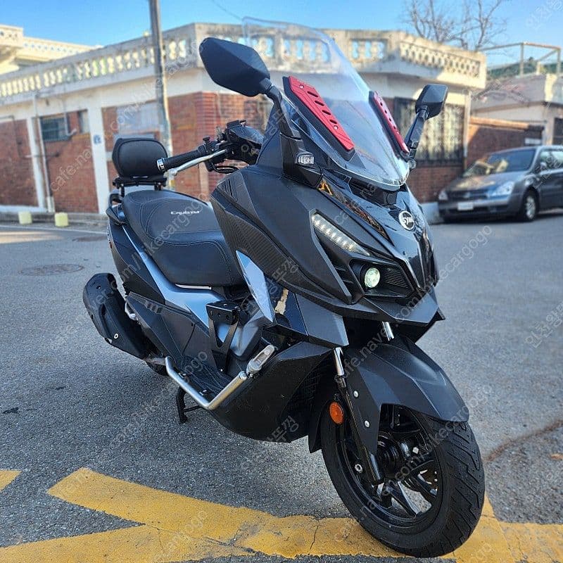 SYM 크루심 300 ABS 8