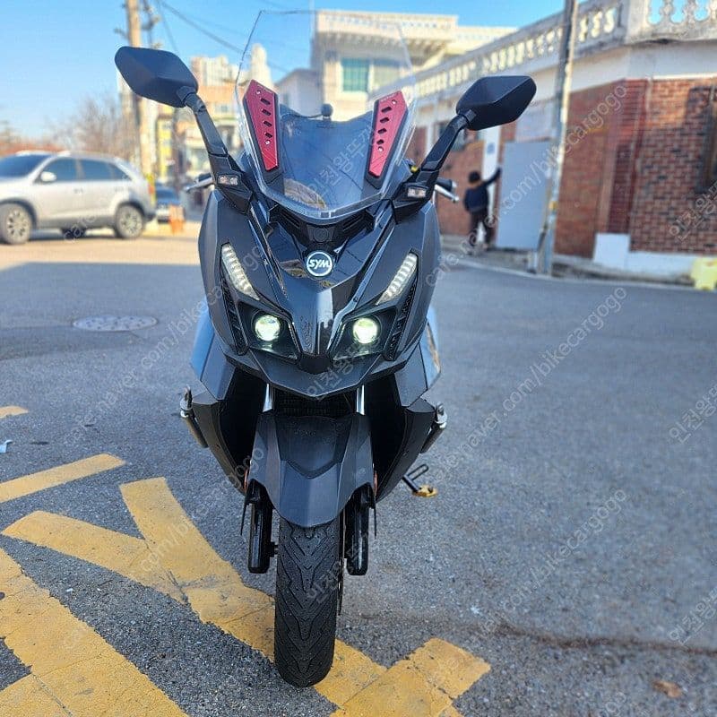 SYM 크루심 300 ABS 1