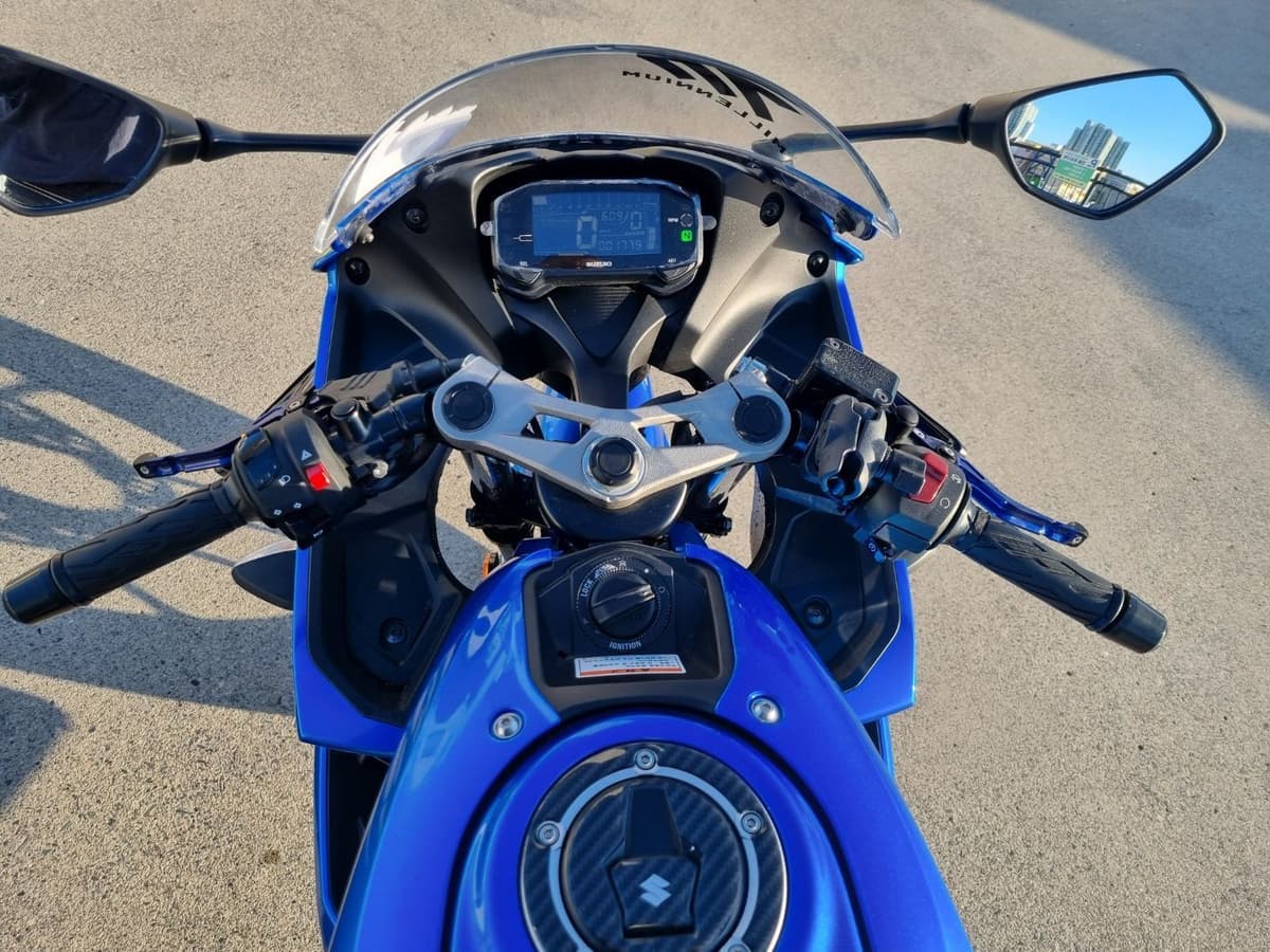 스즈키 GSX S 125 more