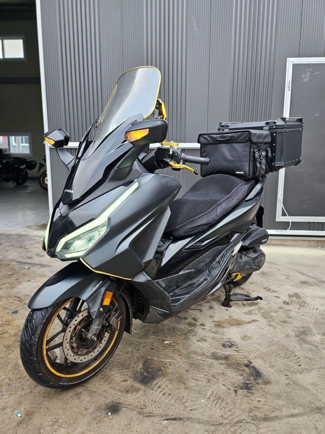 혼다 포르자 350 more