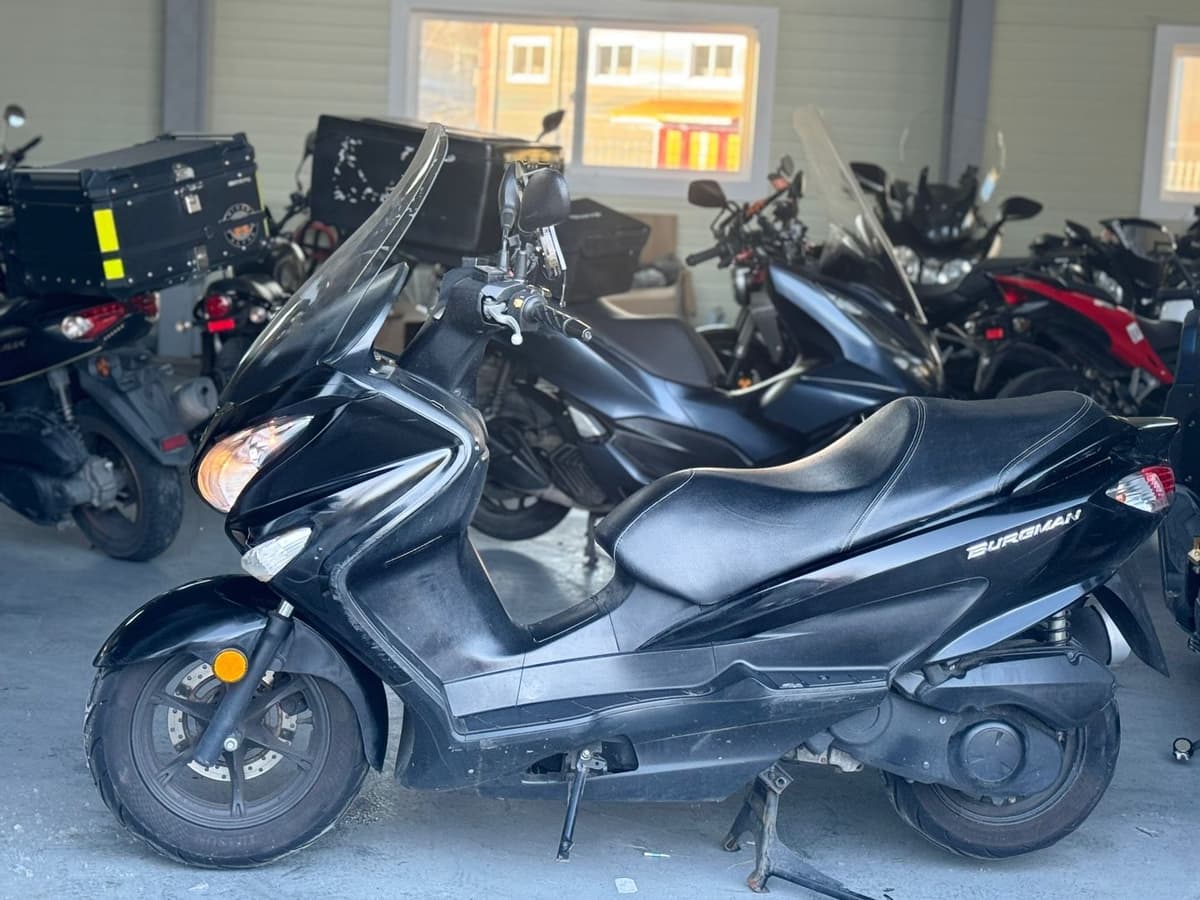 스즈키 버그만 125 8