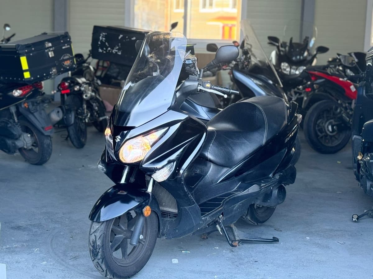 스즈키 버그만 125 1