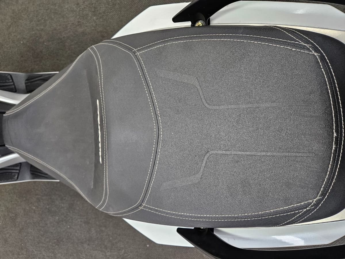 SYM 크루심 300 ABS 8