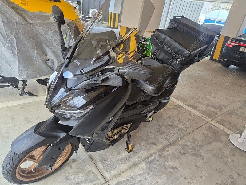 야마하 XMAX 300 ABS 1