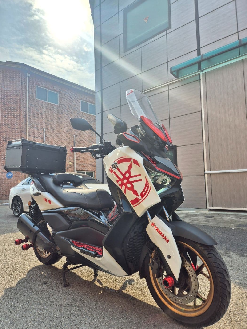 야마하 XMAX 300 ABS 1