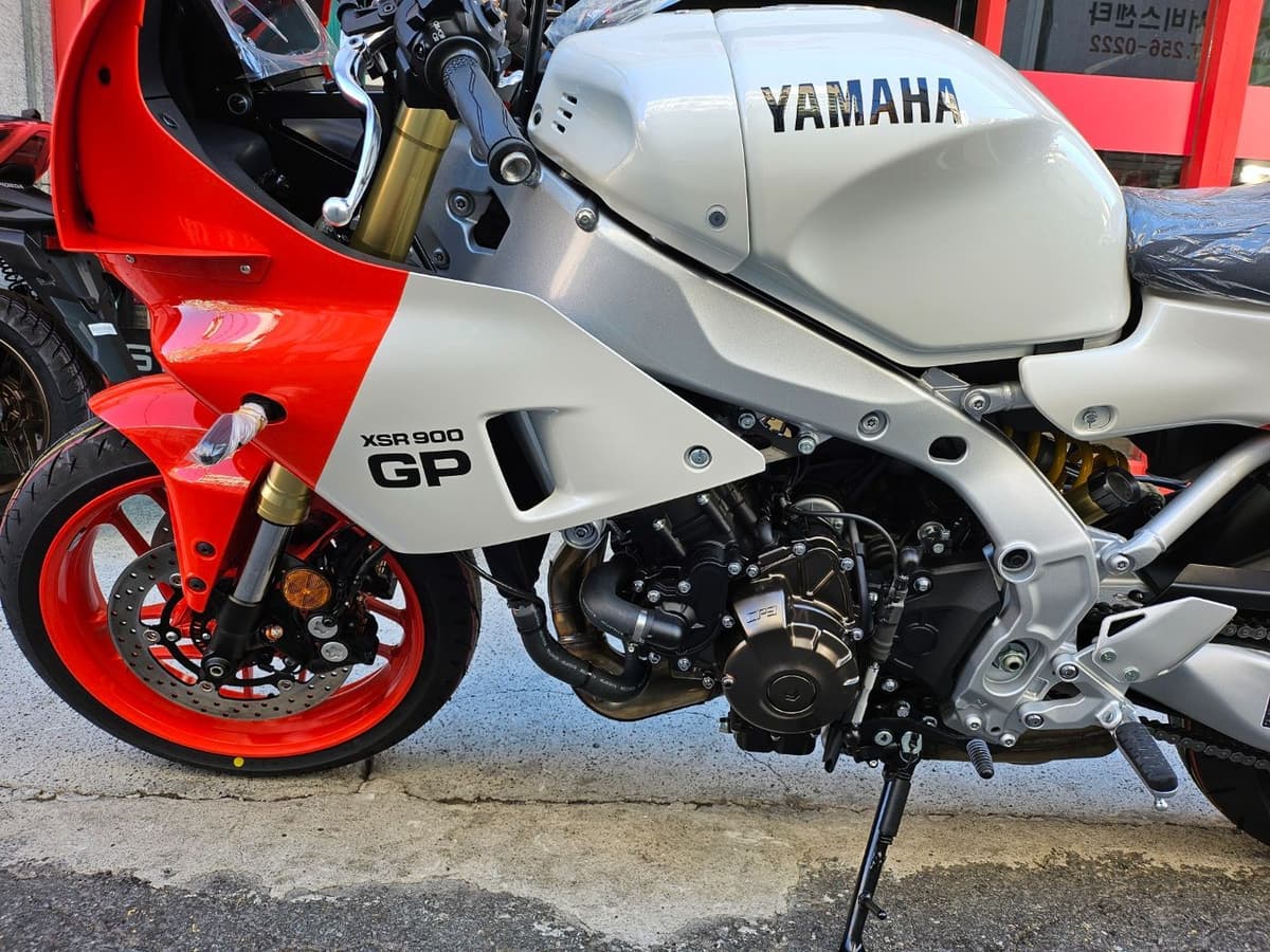 야마하 XSR 900 GP 9