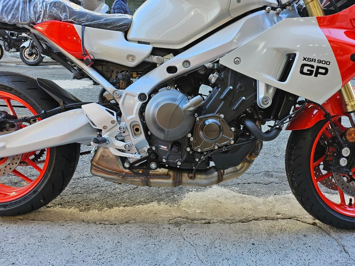 야마하 XSR 900 GP 10