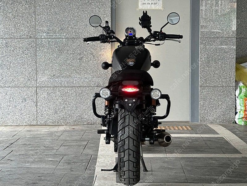 기타 베네트 125 more