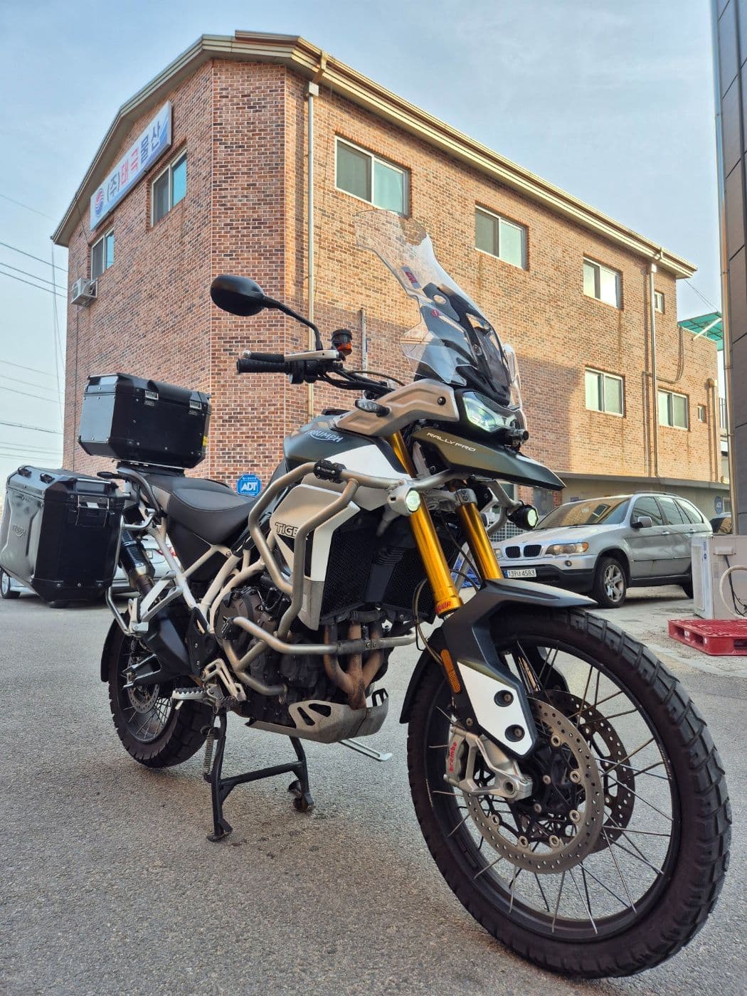 트라이엄프 타이거 900 랠리 프로 1