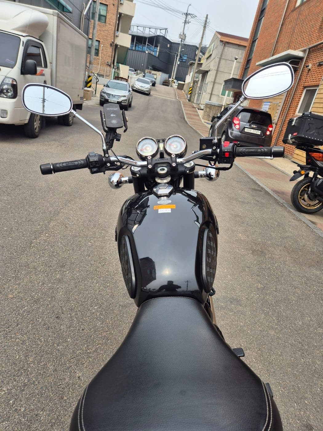 베넬리 임페리알레 400 ABS 9