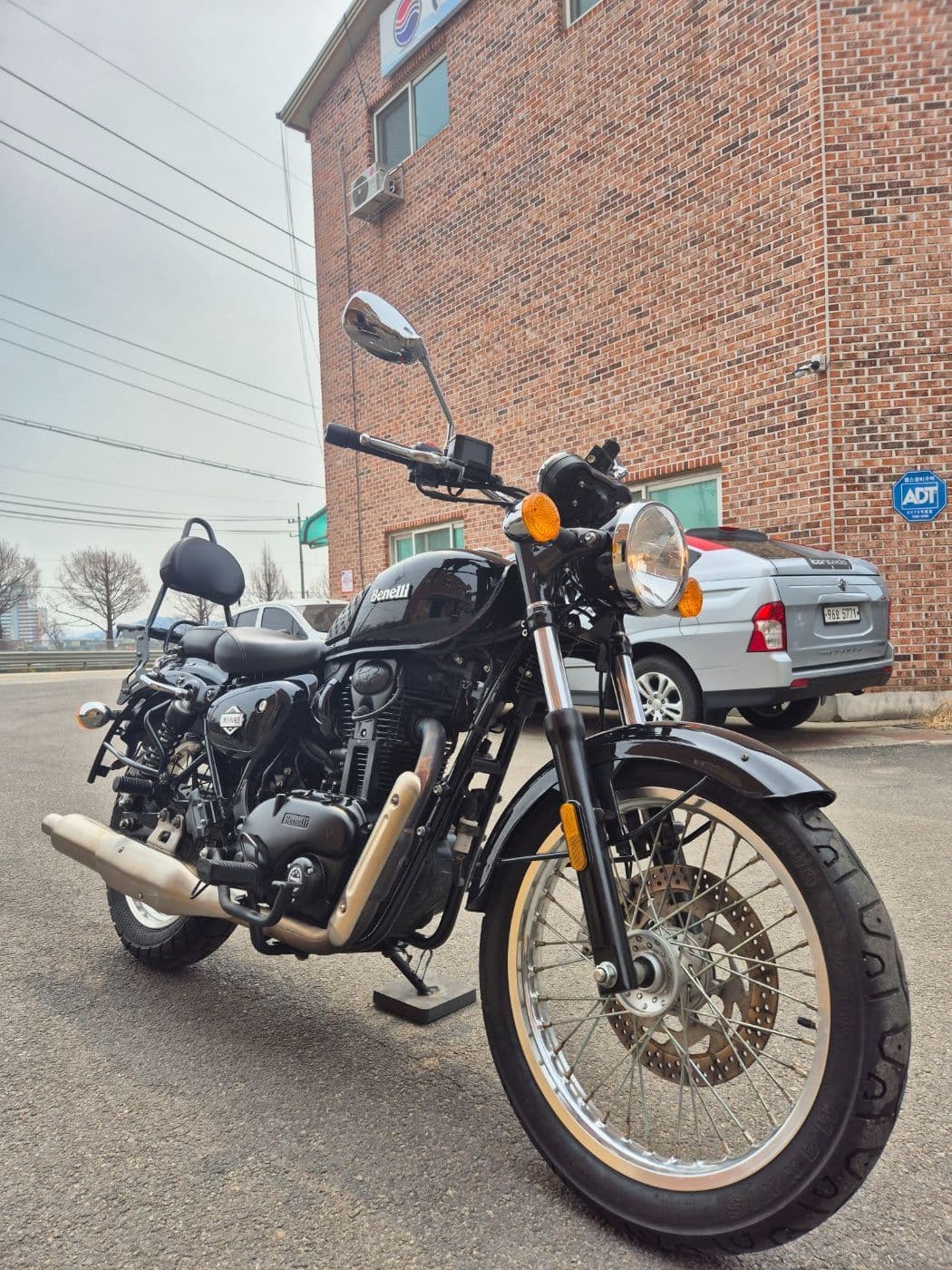 베넬리 임페리알레 400 ABS 1