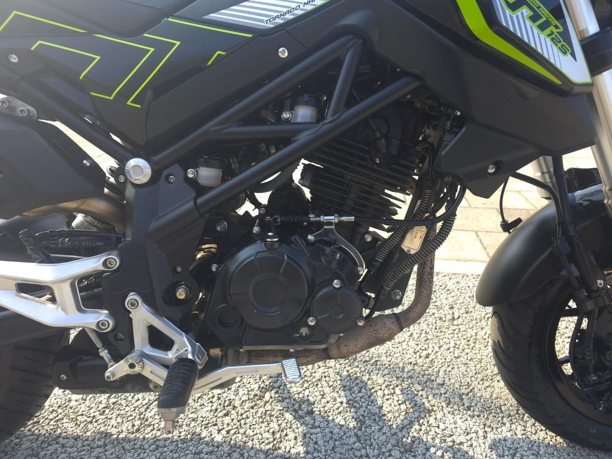 베넬리 TNT 125 10