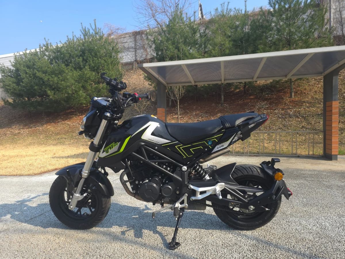 베넬리 TNT 125 14