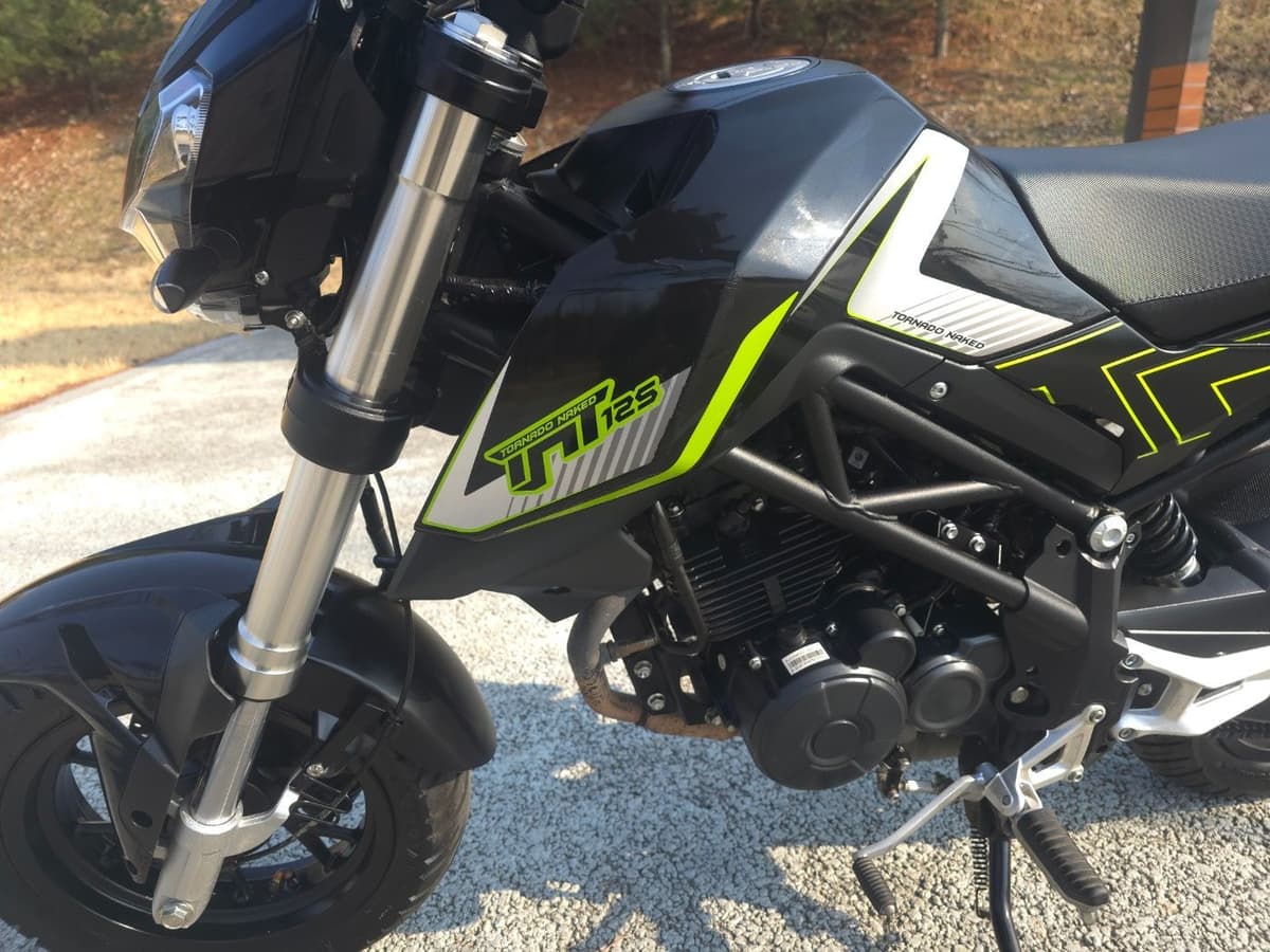 베넬리 TNT 125 17