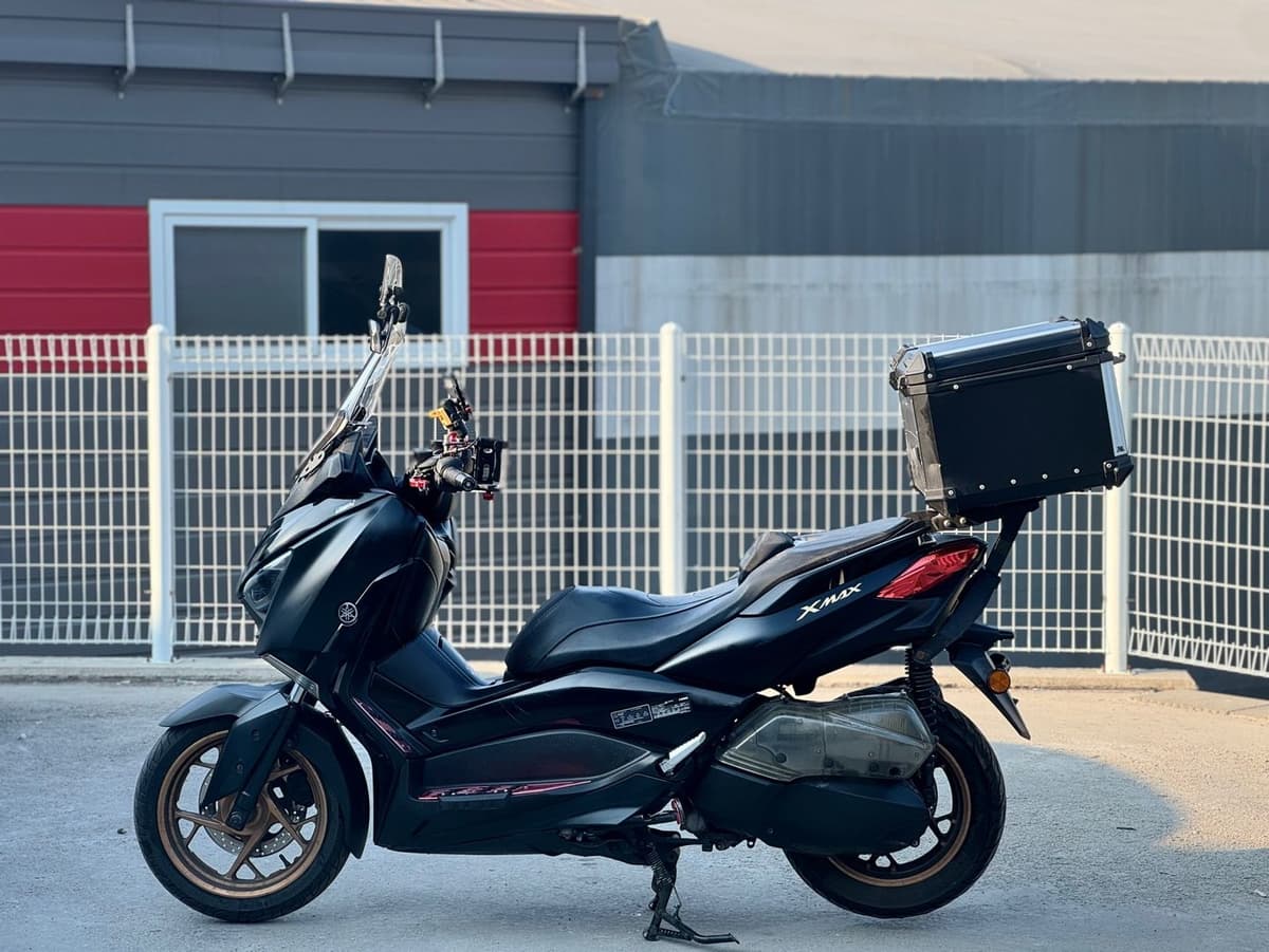 야마하 XMAX 300 ABS more