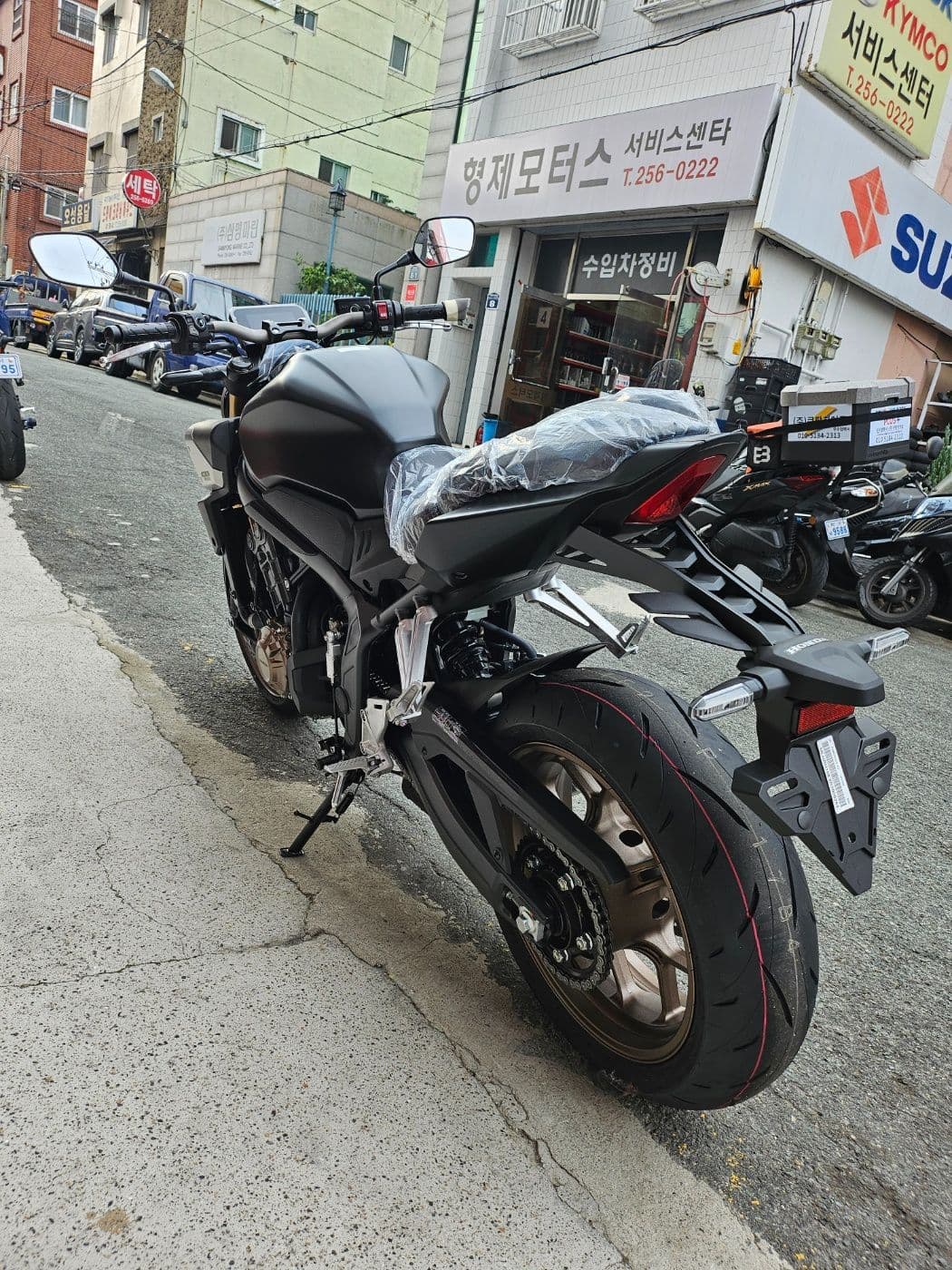 혼다 CB 650 R 16