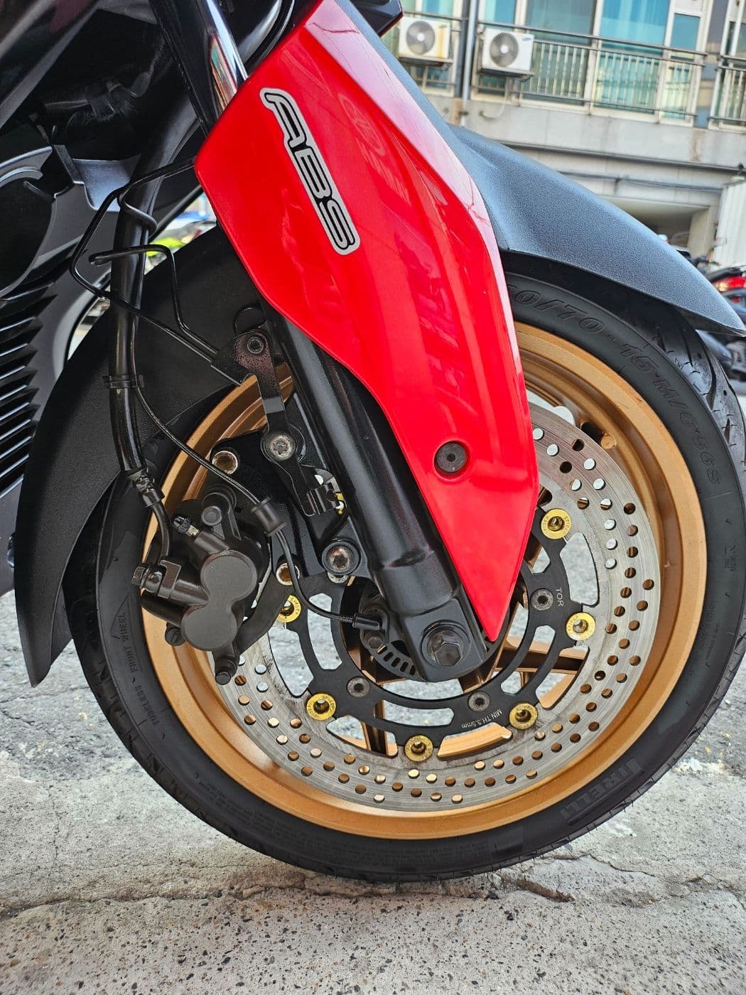 야마하 XMAX 300 ABS 13