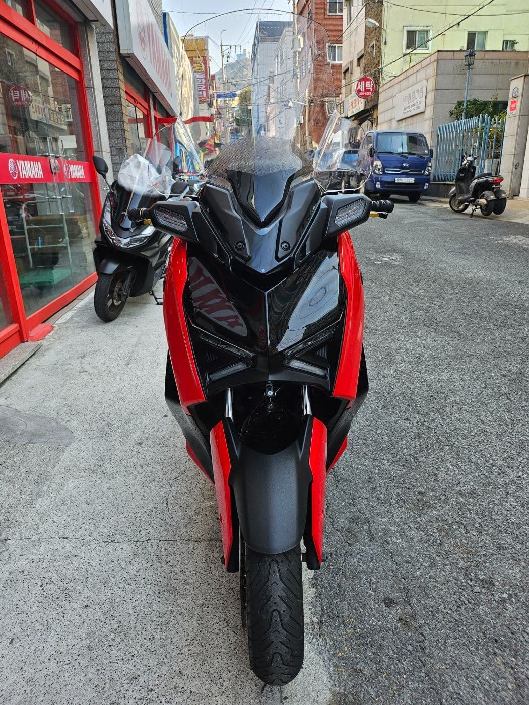 야마하 XMAX 300 ABS 1