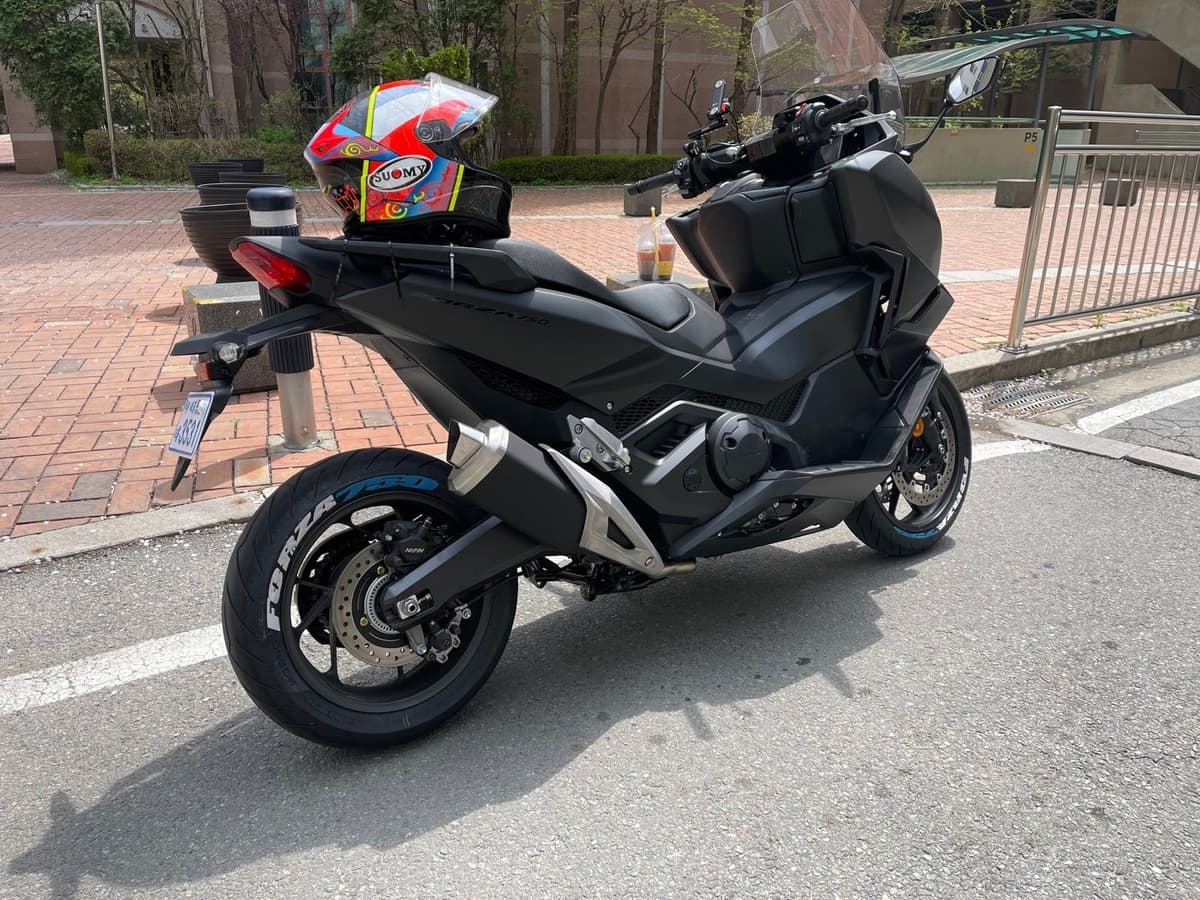 혼다 포르자 750 4