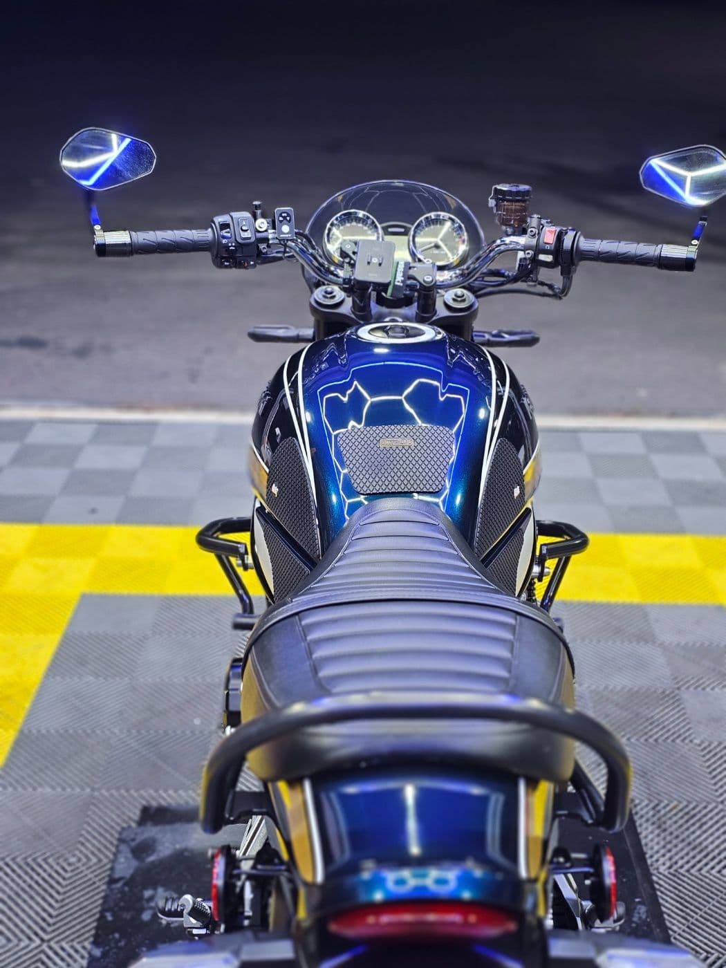 가와사키 Z 900 RS 2