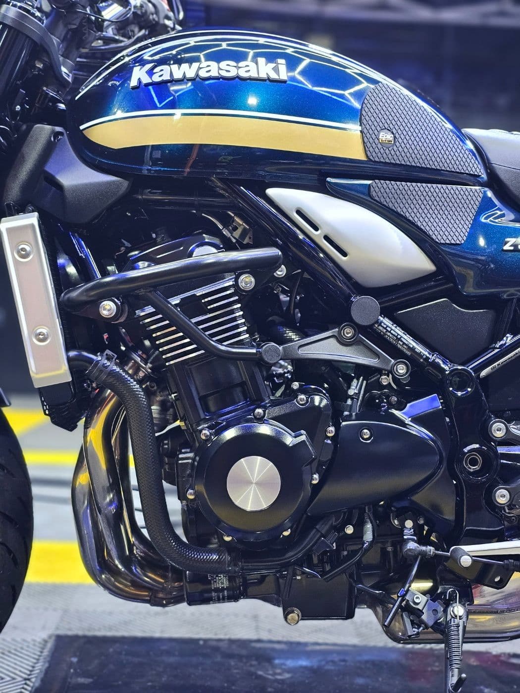 가와사키 Z 900 RS 7