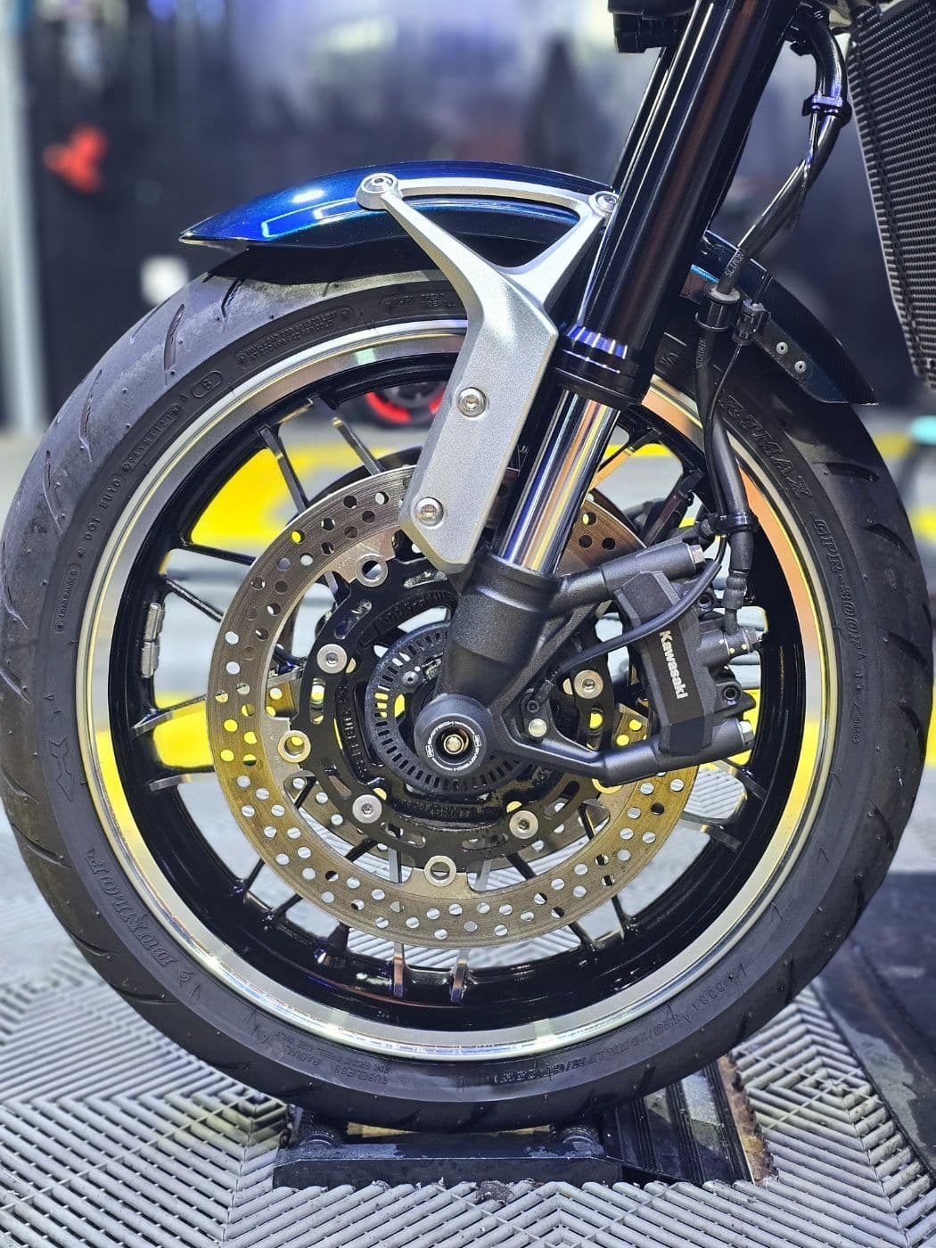 가와사키 Z 900 RS 16