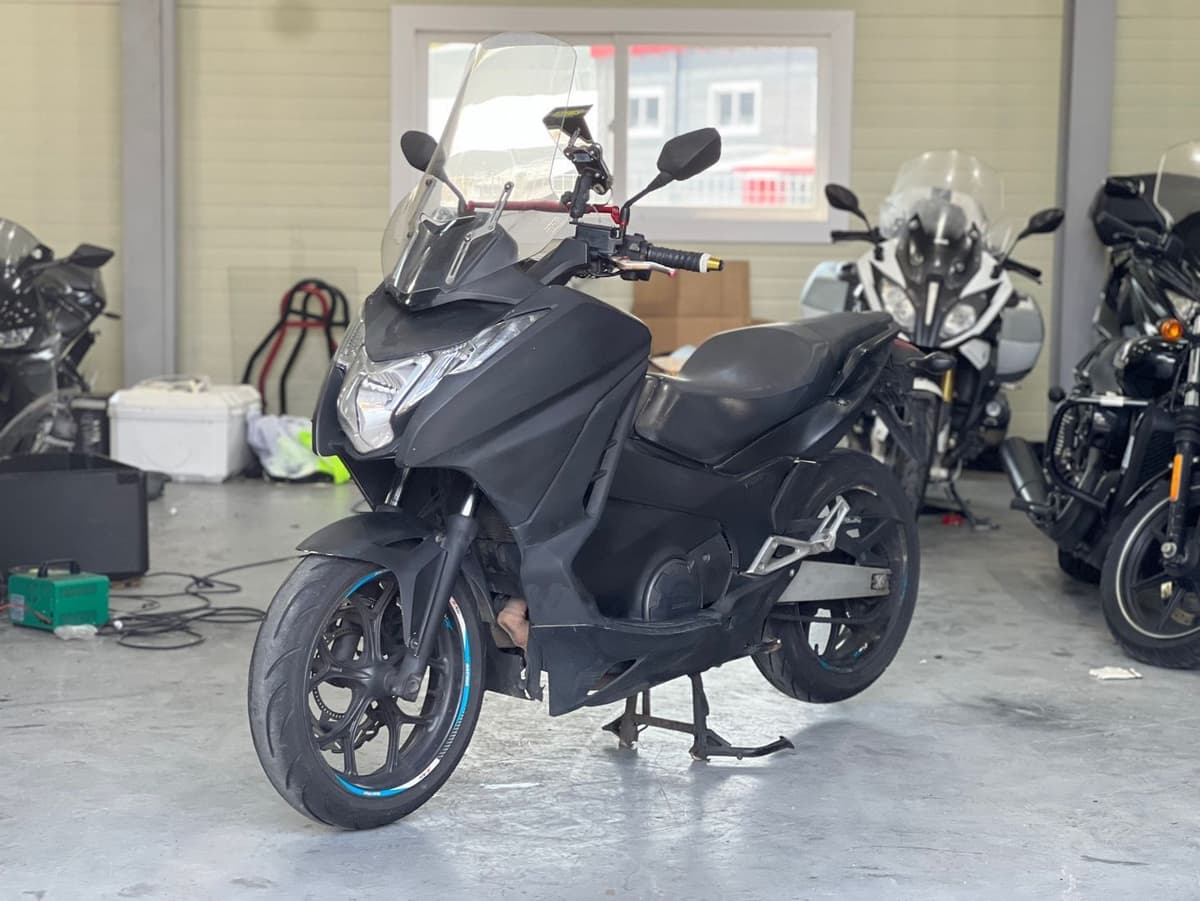 혼다 인테그라 750 4