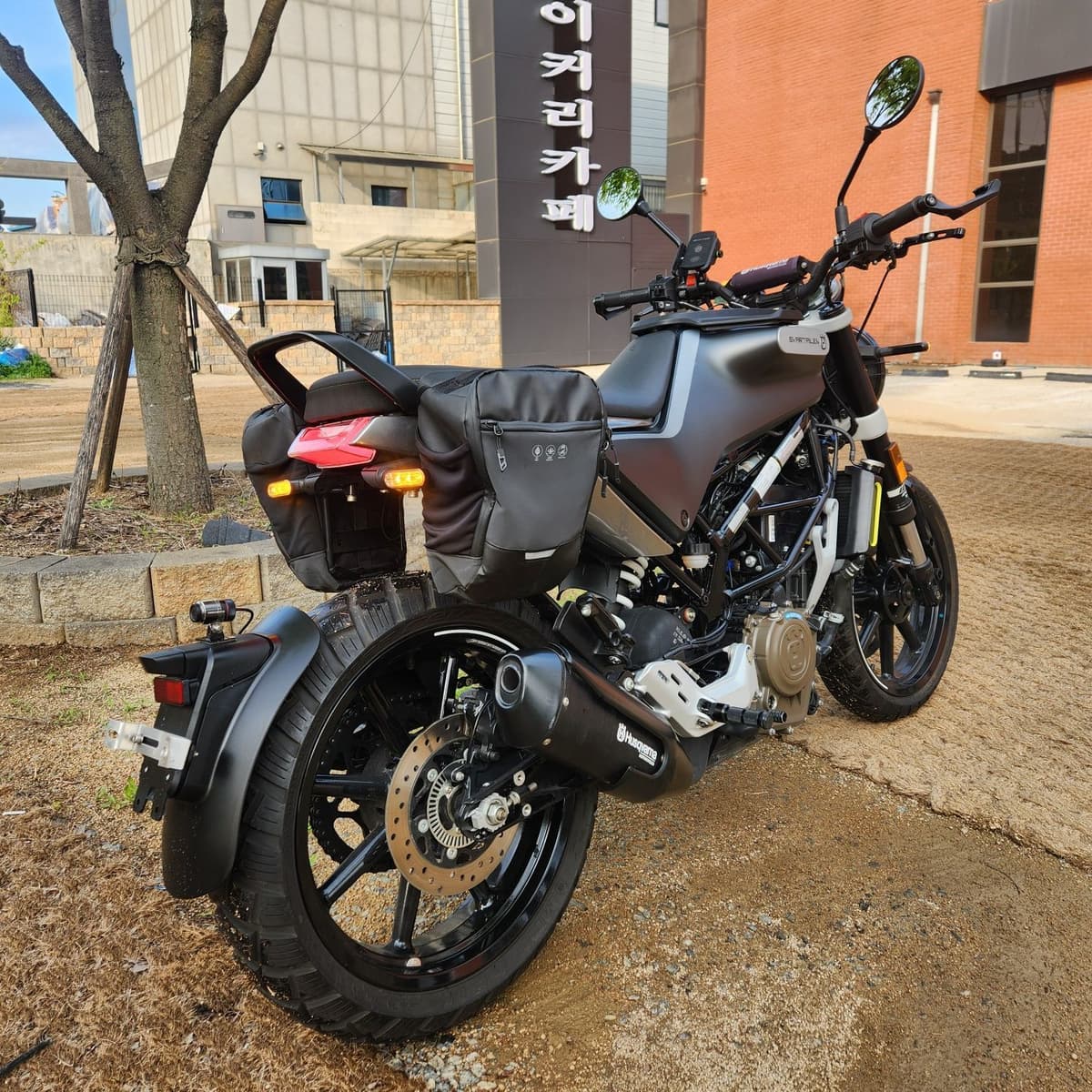 허스크바나 스바르트필렌 250 3