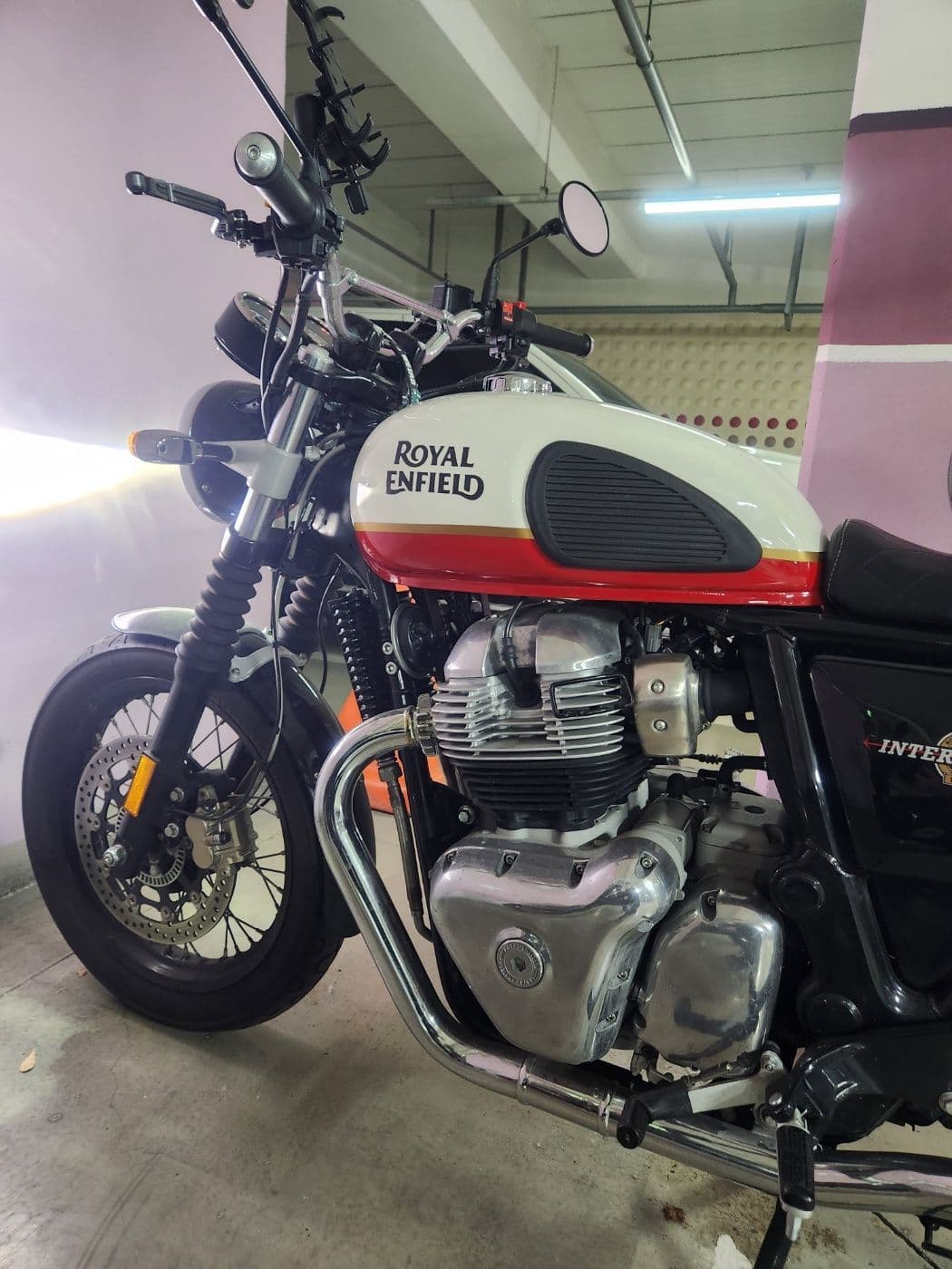 로얄엔필드 인터셉터 650 8