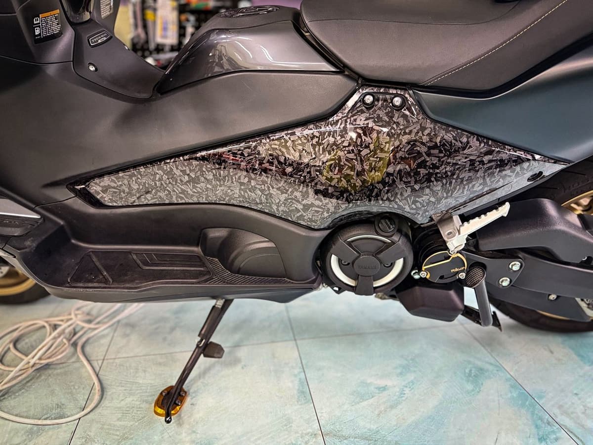 야마하 TMAX 560 11