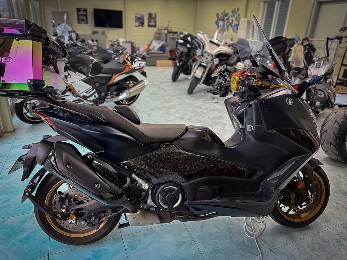 야마하 TMAX 560 18