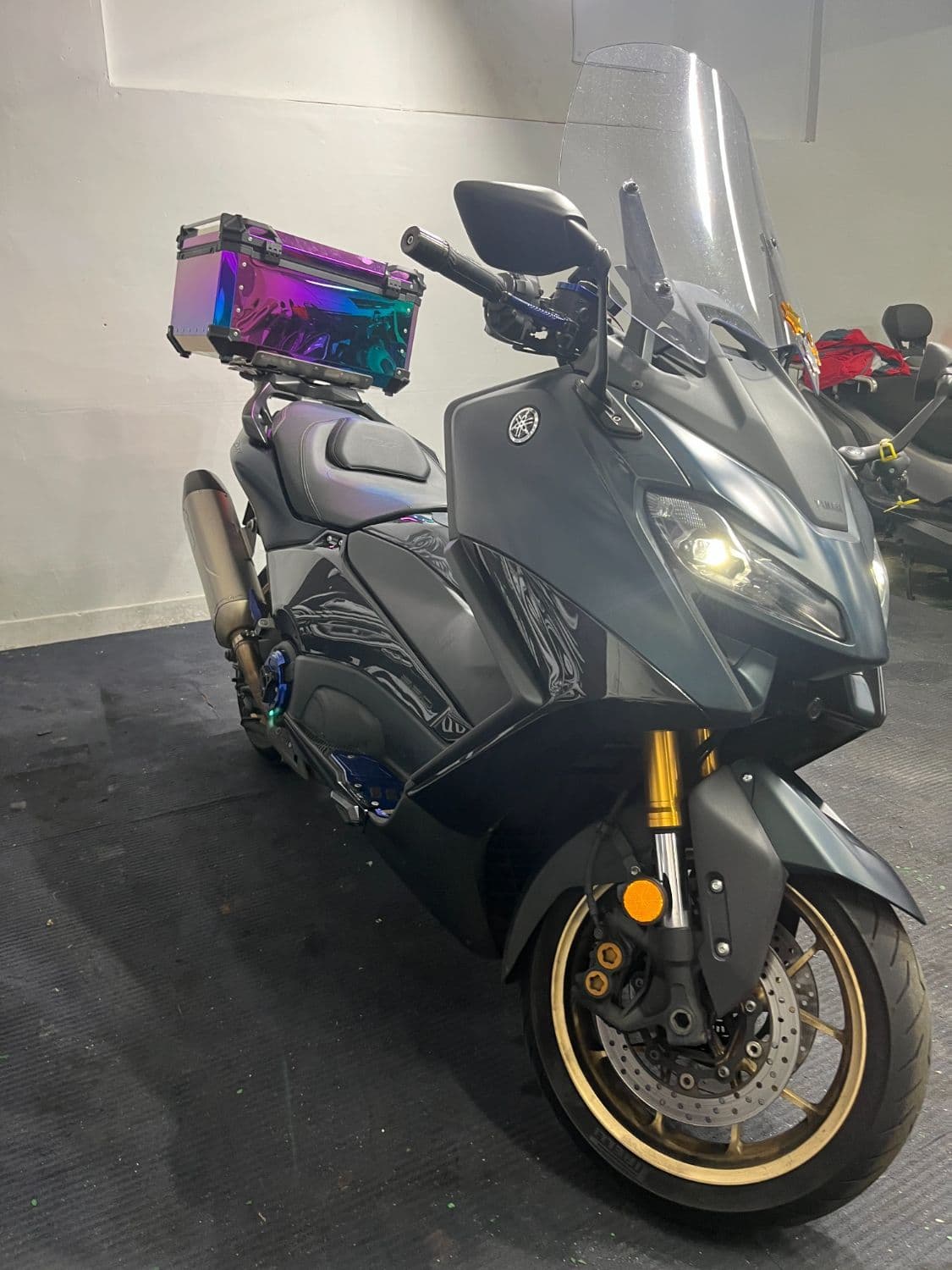 야마하 TMAX 560 more