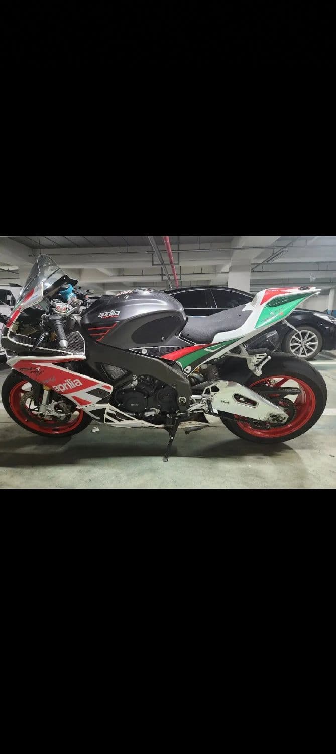 아프릴리아 RSV 4 RR 2