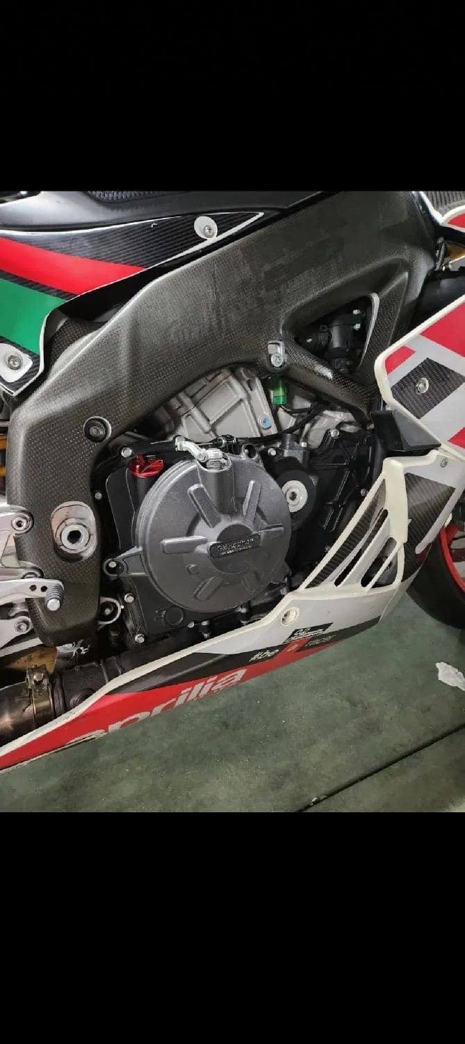 아프릴리아 RSV 4 RR 7