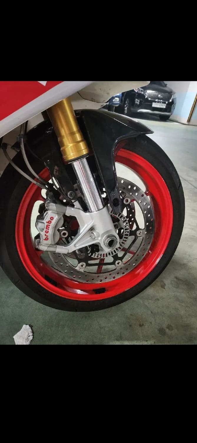 아프릴리아 RSV 4 RR 8