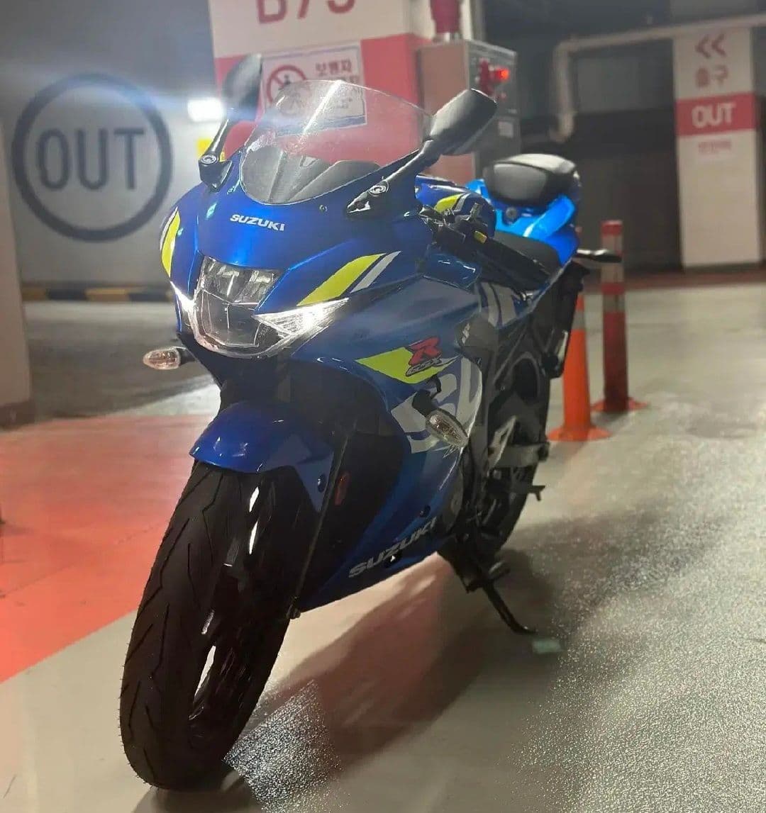 스즈키 GSX R 125 ABS 1