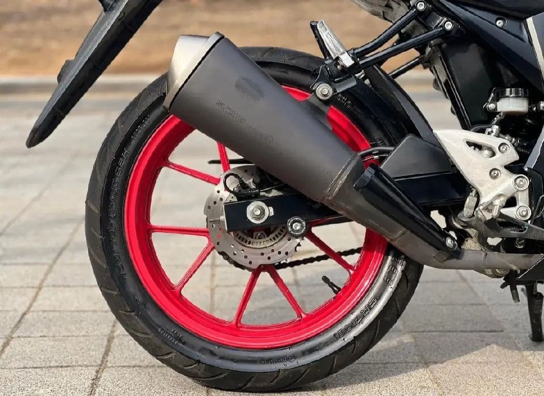 스즈키 GSX S 125 more