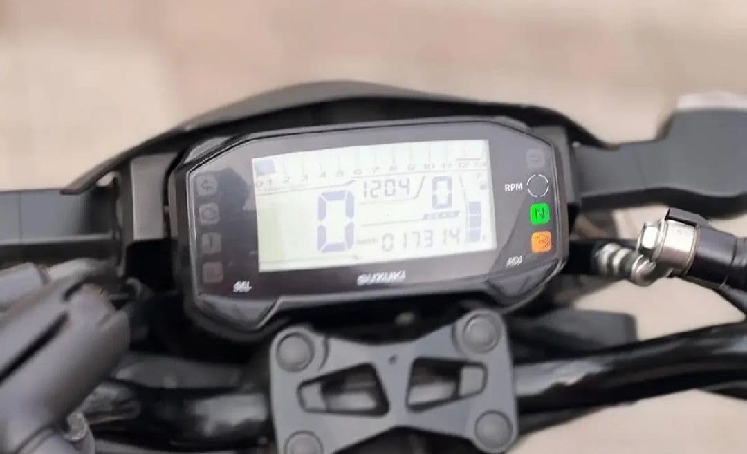 스즈키 GSX S 125 10