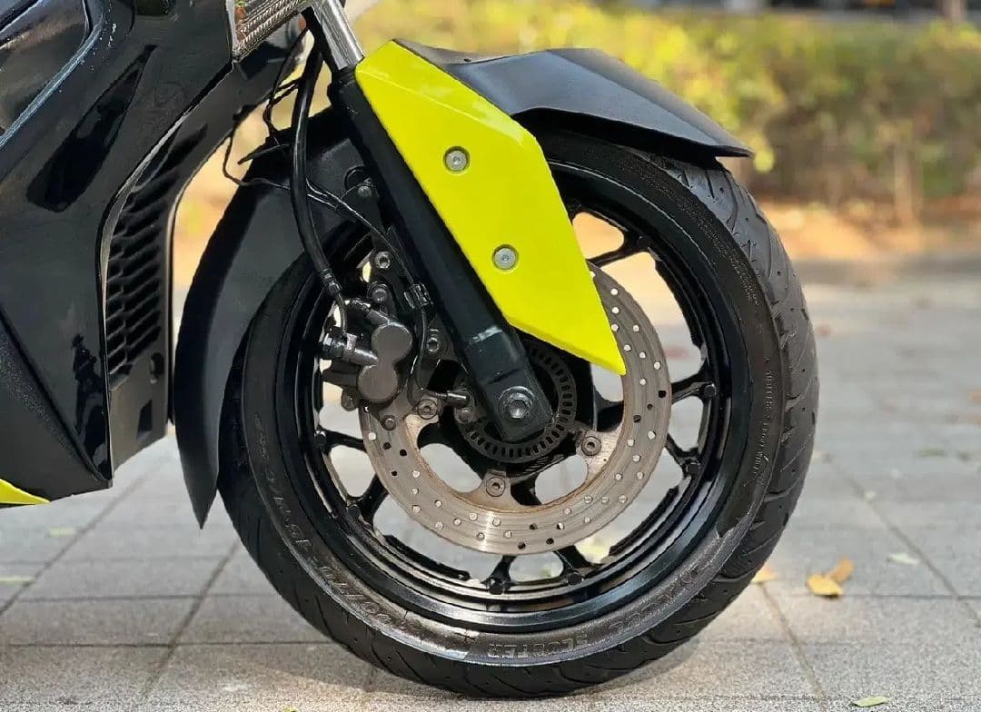 야마하 XMAX 300 ABS 8